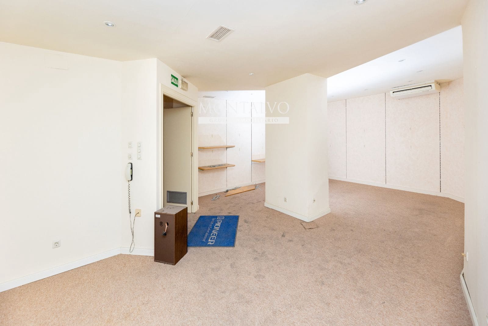 Commercial for sale in Granada city - € 110,000 (Ref: 9398852)