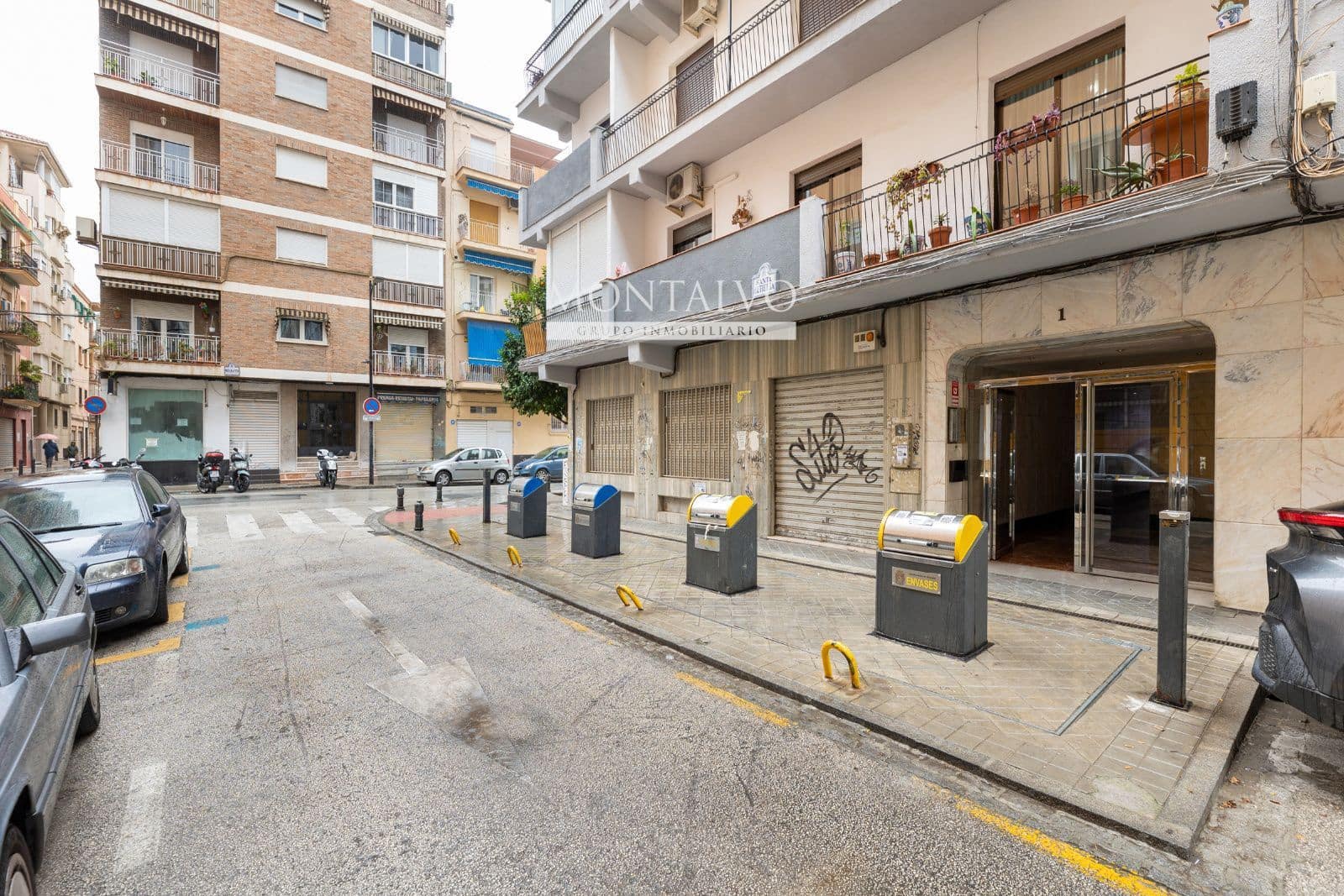 Commercial for sale in Granada city - € 110,000 (Ref: 9398852)