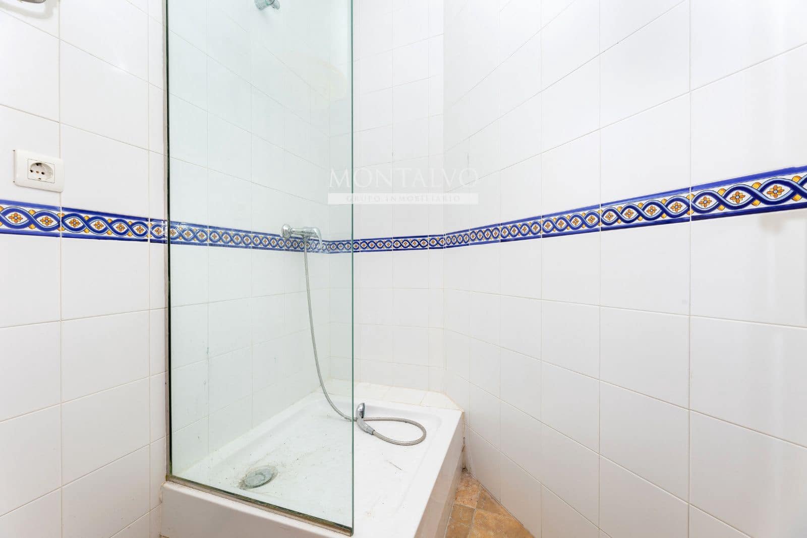 Kommersiell til salgs i Armilla - € 105 000 (Ref: 9398858)