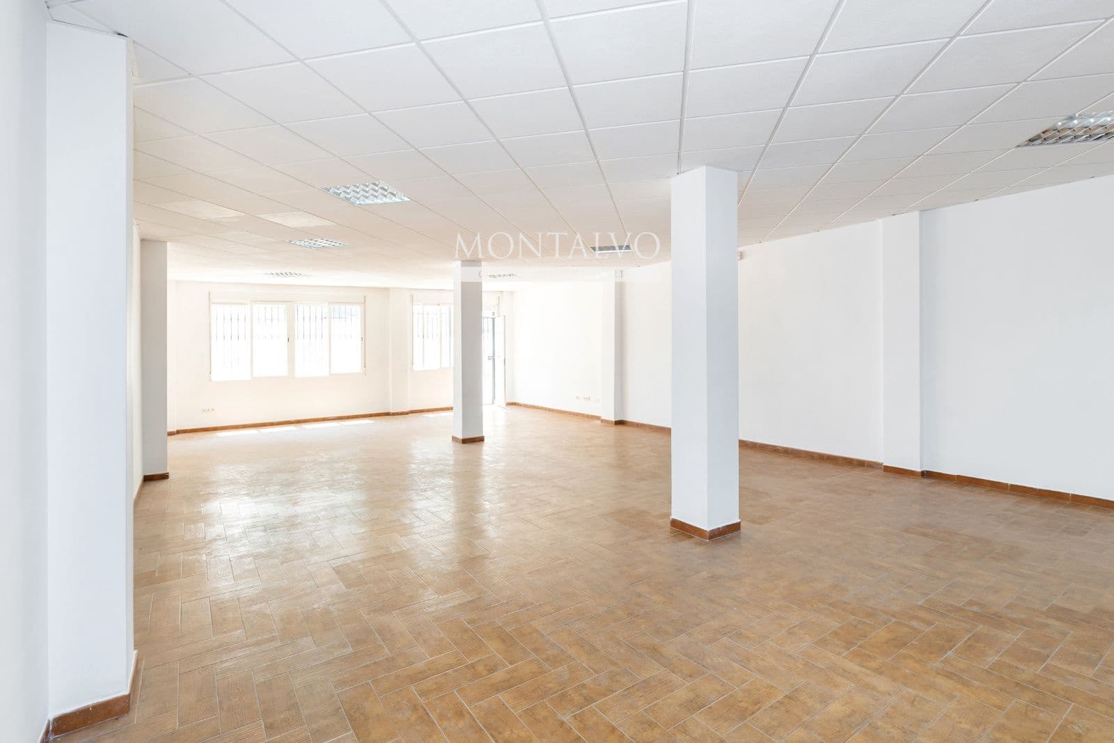 Kommersiell til salgs i Armilla - € 105 000 (Ref: 9398858)