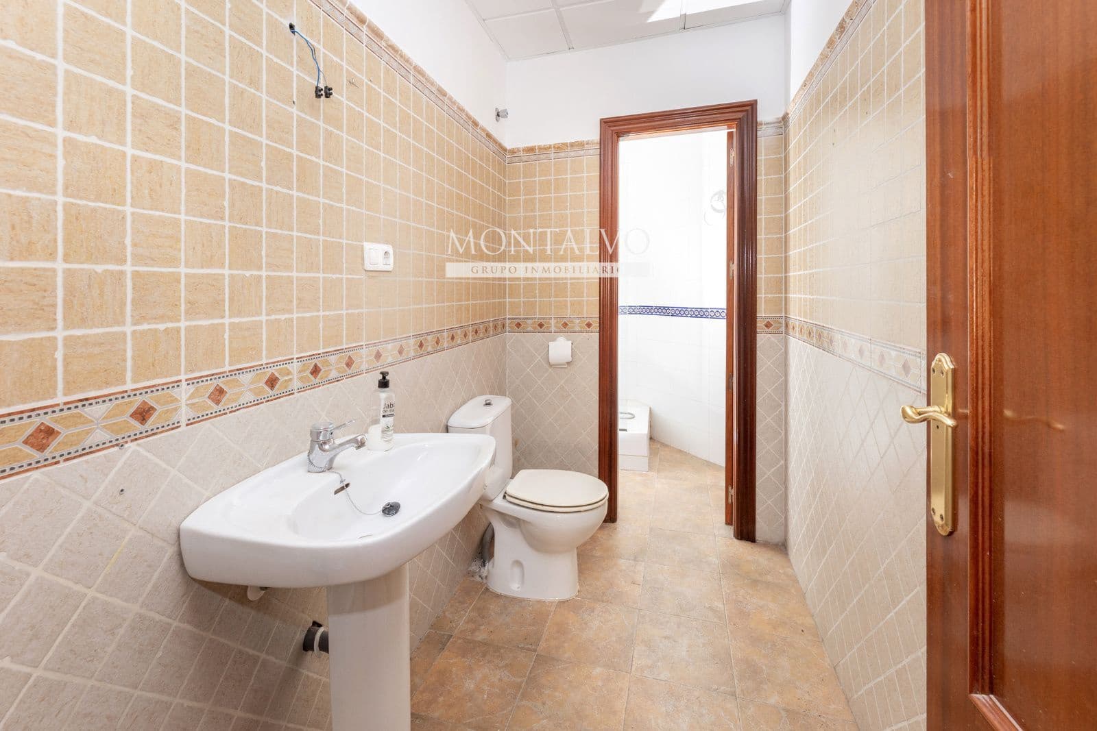 Kommersiell til salgs i Armilla - € 105 000 (Ref: 9398858)