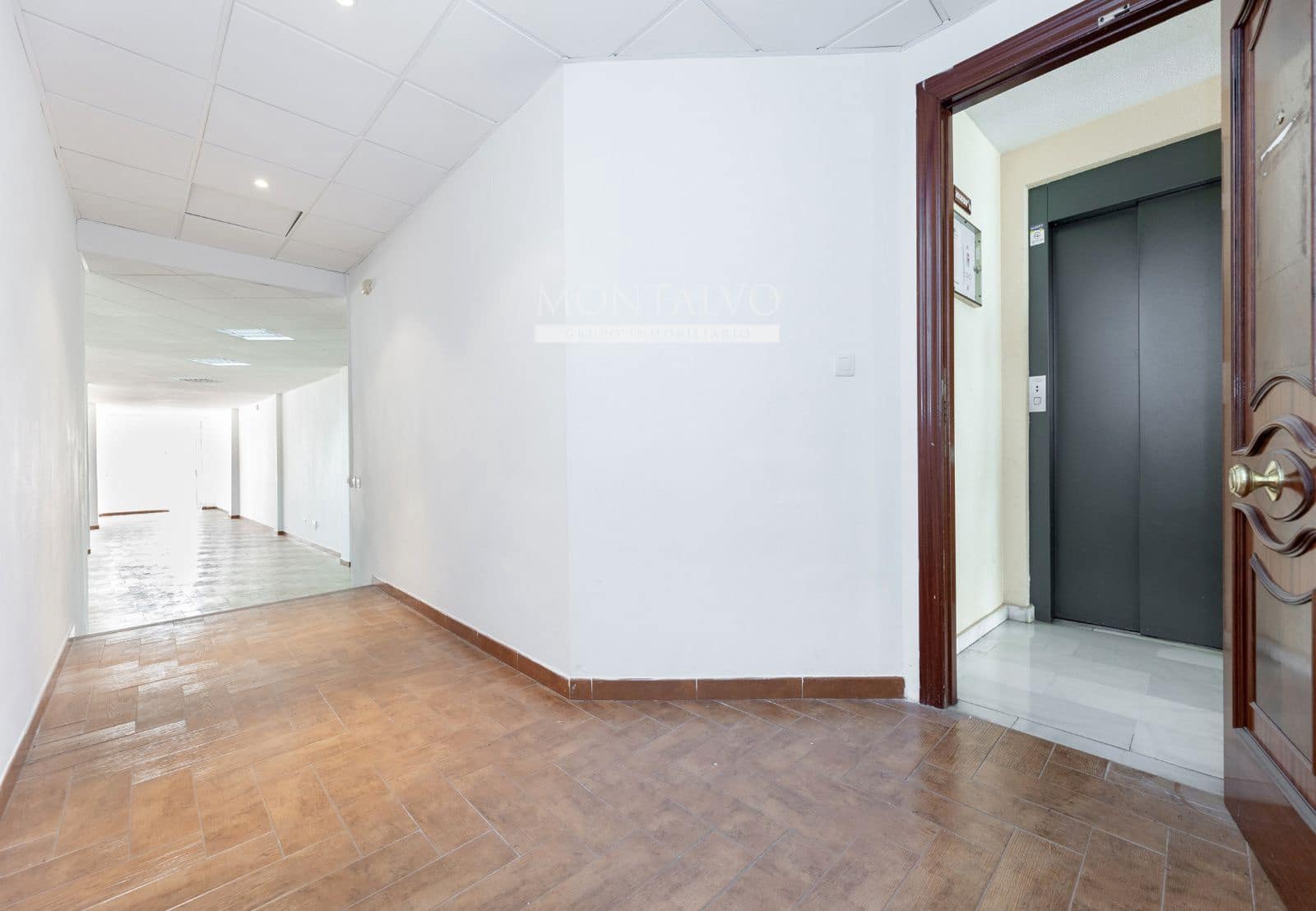 Kommersiell til salgs i Armilla - € 105 000 (Ref: 9398858)