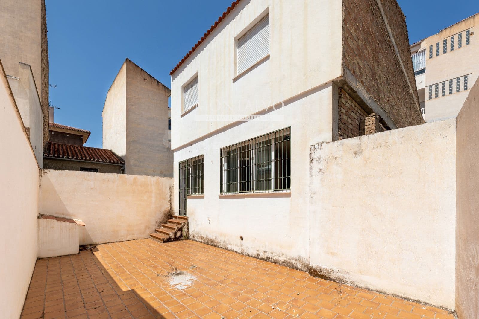 Kommersiell til salgs i Armilla - € 105 000 (Ref: 9398858)