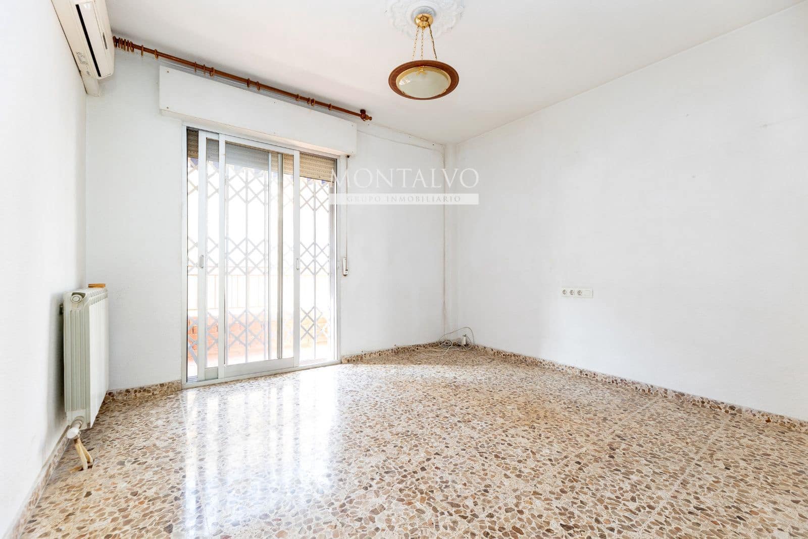 4 soverom Villa til salgs i Atarfe med garasje - € 195 000 (Ref: 9398859)