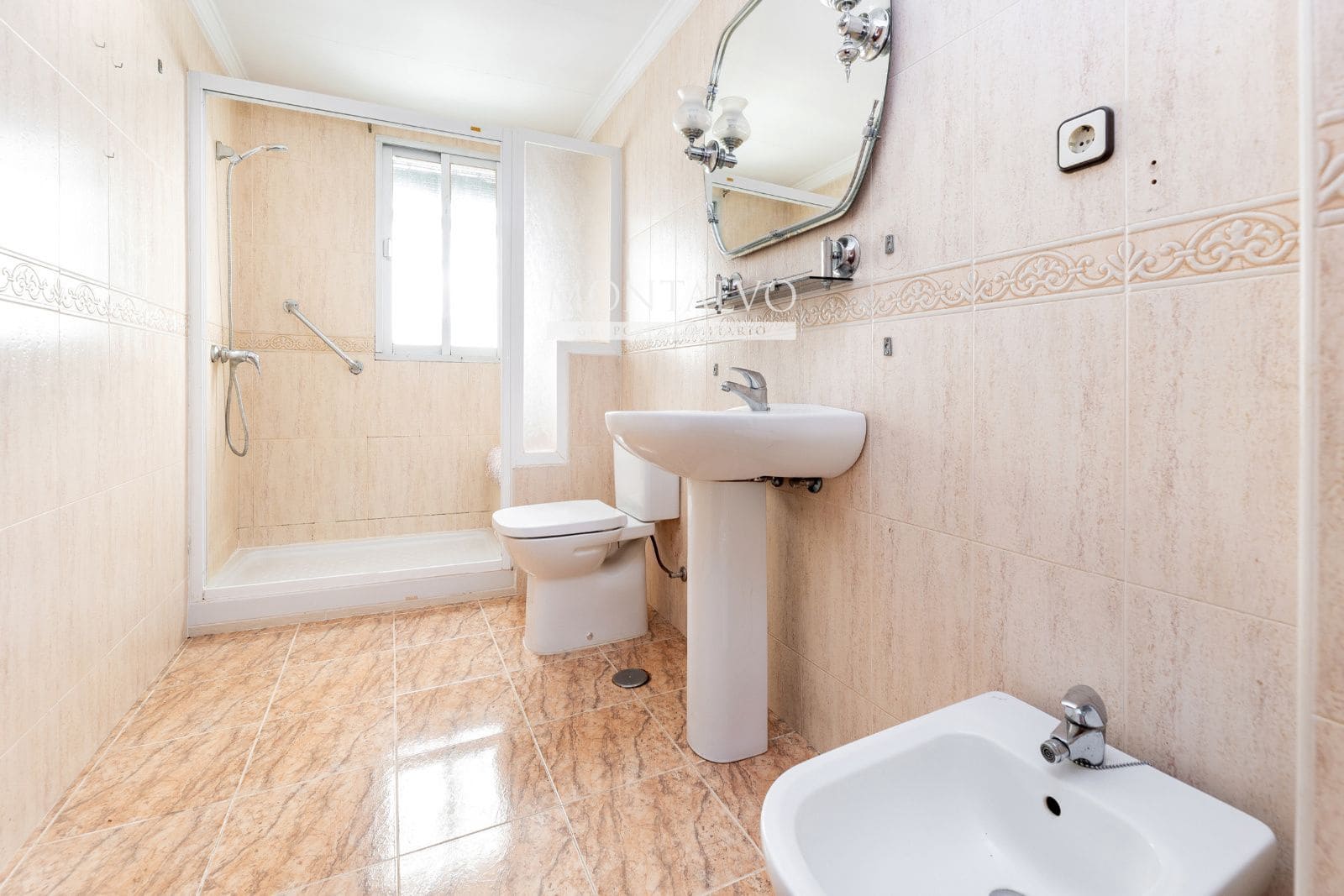 4 soverom Villa til salgs i Atarfe med garasje - € 195 000 (Ref: 9398859)