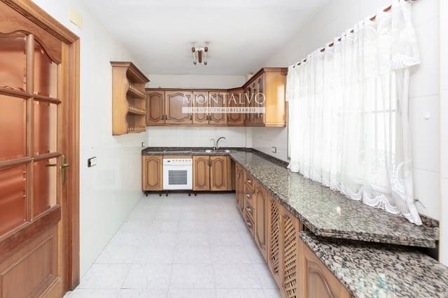 4 soverom Villa til salgs i Atarfe med garasje - € 195 000 (Ref: 9398859)