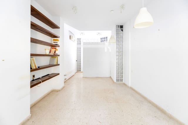 Commercial for sale in Albaicin, Granada city - € 90,000 (Ref: 9398873)