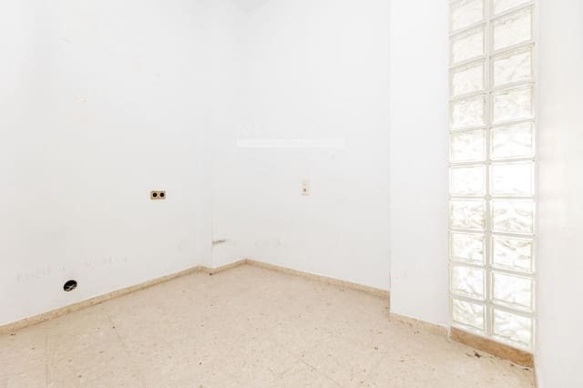 Commercial for sale in Albaicin, Granada city - € 90,000 (Ref: 9398873)