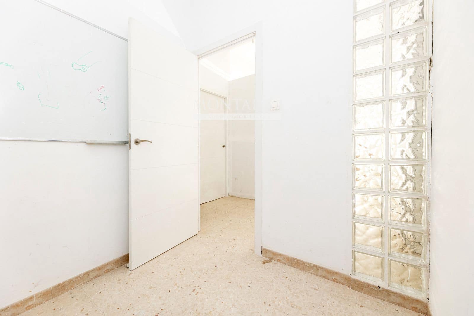 Commerciale in vendita in Granada citta - 90.000 € (Rif: 9398873)