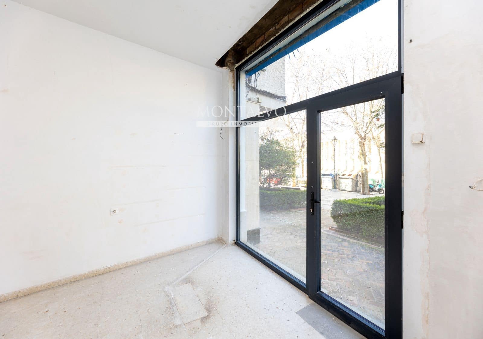 Comercial para venda em Granada cidade - 90 000 € (Ref: 9398873)