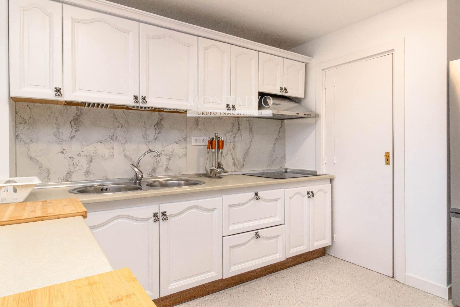 4 bedroom Flat for rent in Granada city - € 1,150 (Ref: 9398874)