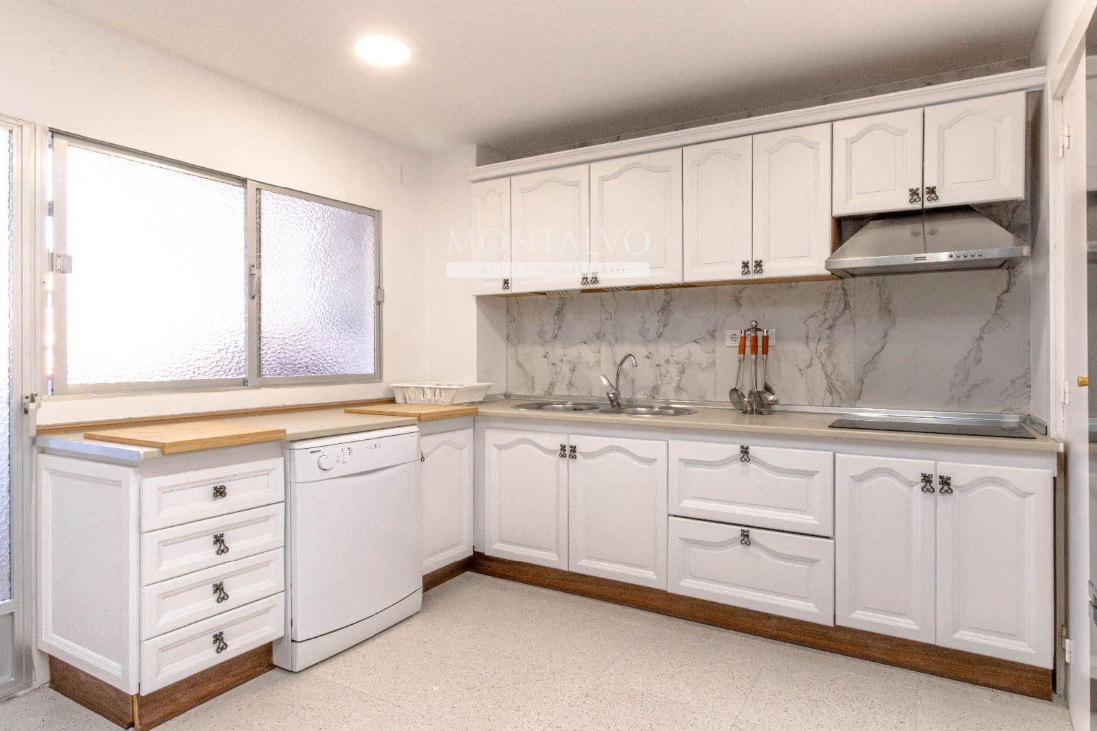 4 bedroom Flat for rent in Granada city - € 1,150 (Ref: 9398874)