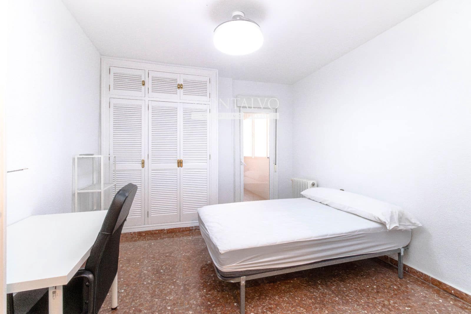 4 bedroom Flat for rent in Granada city - € 1,150 (Ref: 9398874)