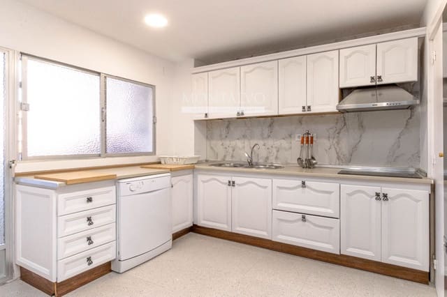 4 bedroom Flat for rent in Figares, Granada city - € 1,150 (Ref: 9398874)