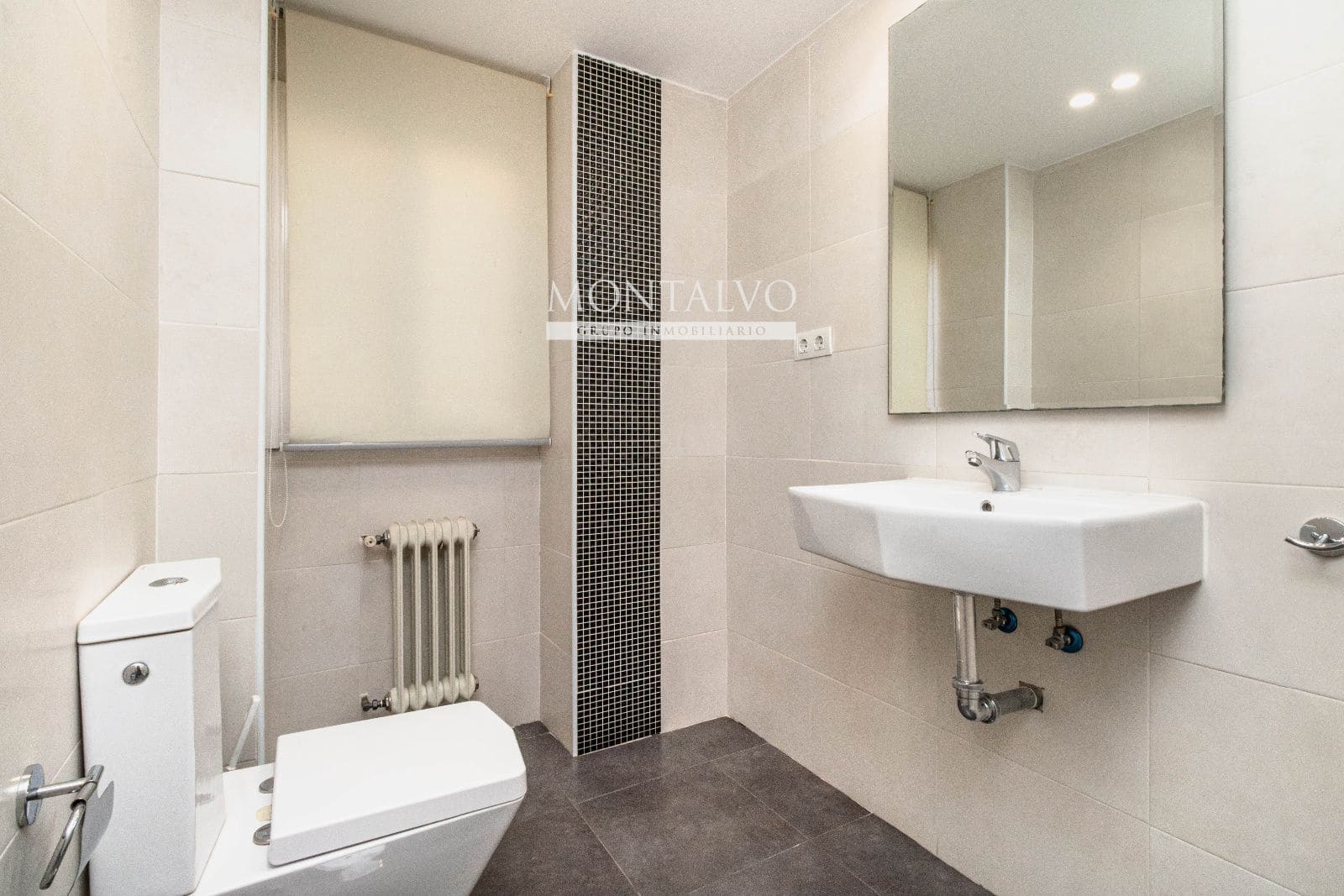 4 bedroom Flat for rent in Granada city - € 1,150 (Ref: 9398874)