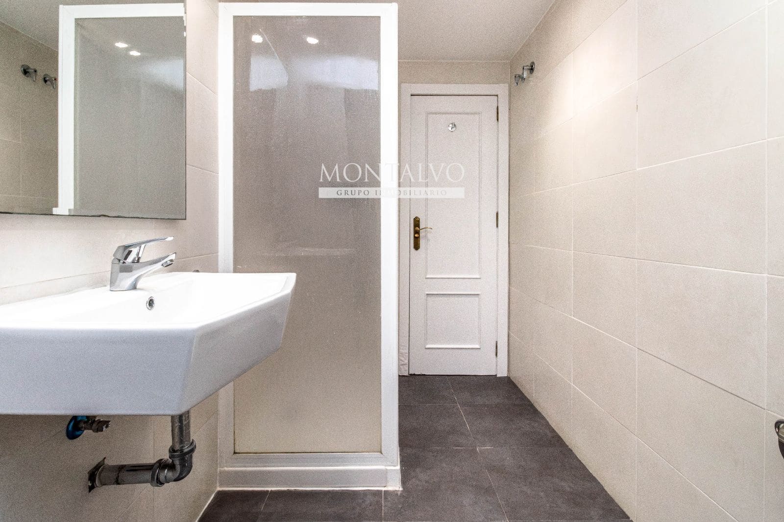 4 bedroom Flat for rent in Granada city - € 1,150 (Ref: 9398874)