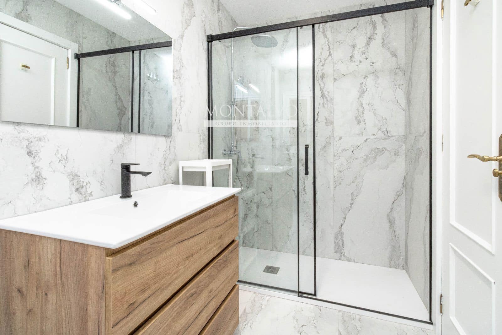 4 bedroom Flat for rent in Granada city - € 1,150 (Ref: 9398874)