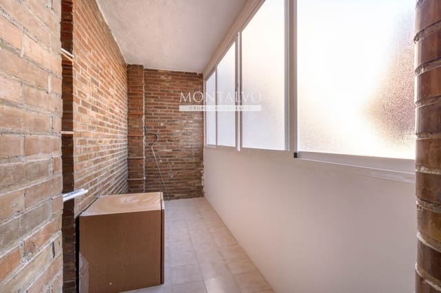 4 bedroom Flat for rent in Figares, Granada city - € 1,150 (Ref: 9398874)