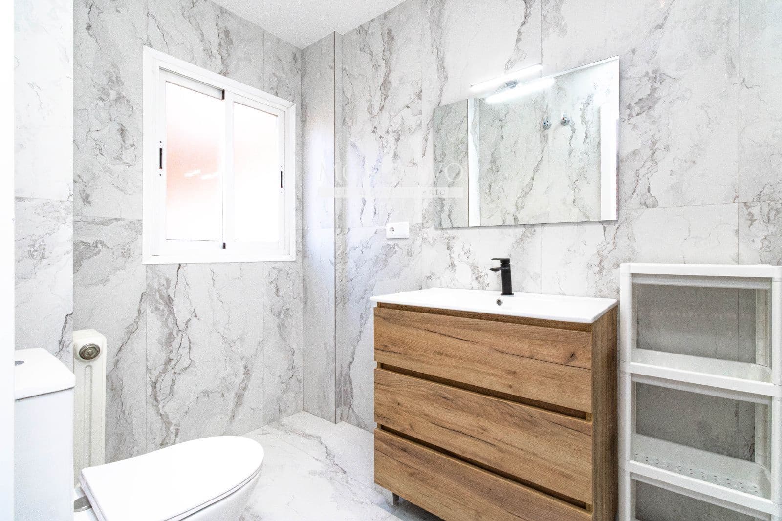 4 bedroom Flat for rent in Granada city - € 1,150 (Ref: 9398874)