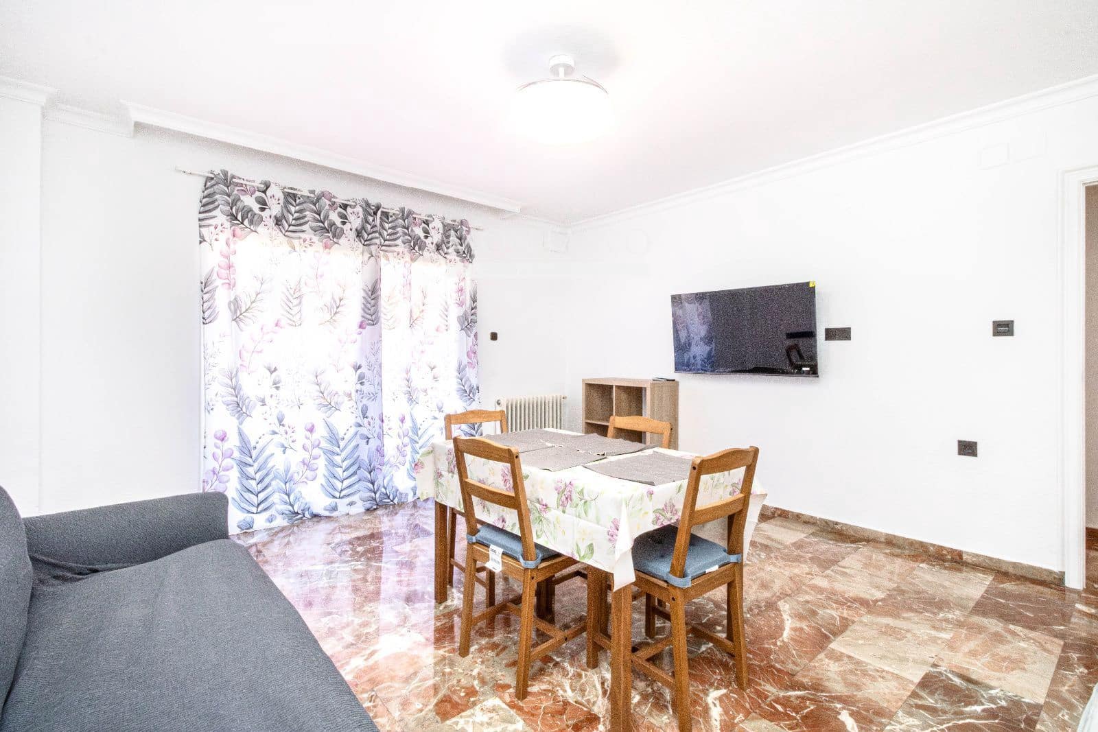 4 bedroom Flat for rent in Granada city - € 1,150 (Ref: 9398874)