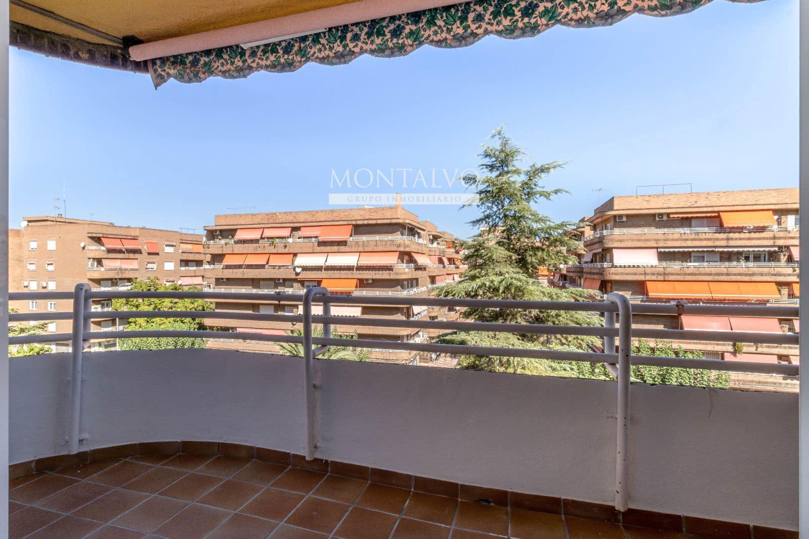 4 bedroom Flat for rent in Granada city - € 1,150 (Ref: 9398874)