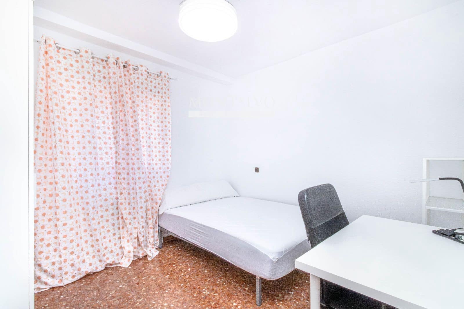 4 bedroom Flat for rent in Granada city - € 1,150 (Ref: 9398874)