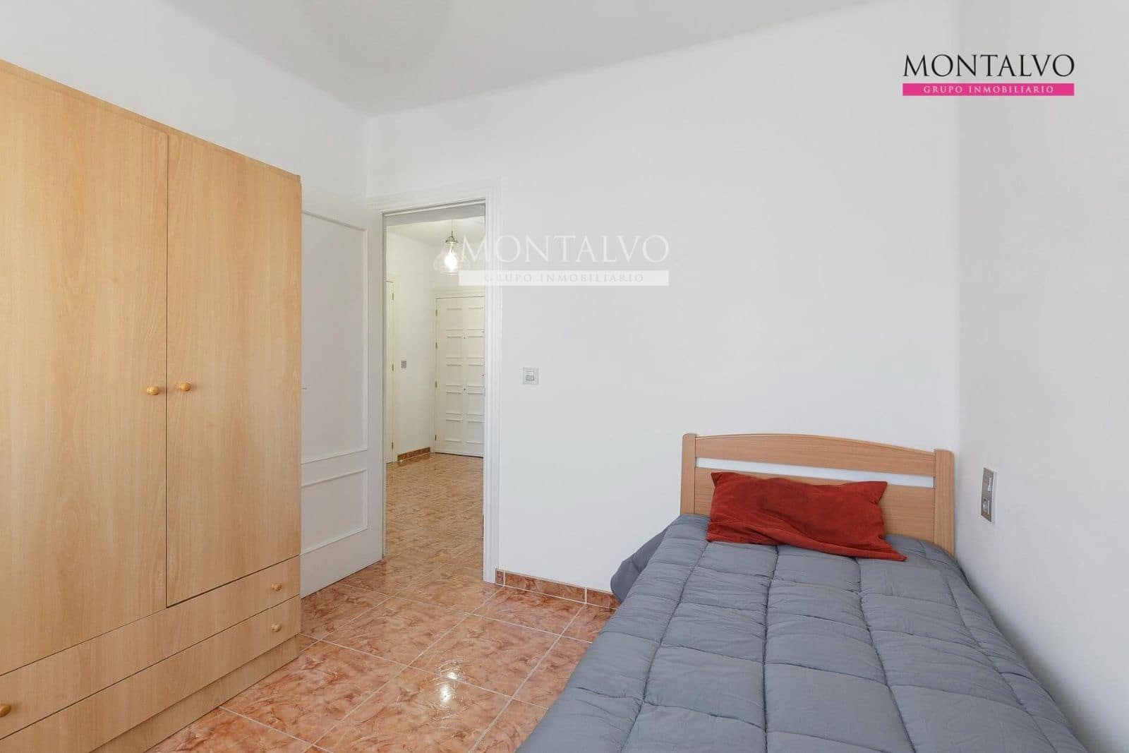 3 soveværelse Lejlighed til leje i Granada by - € 850 (Ref: 9398875)