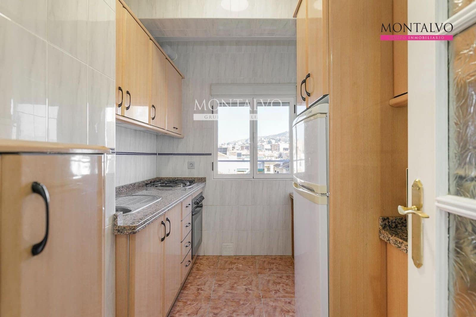 3 soveværelse Lejlighed til leje i Granada by - € 850 (Ref: 9398875)