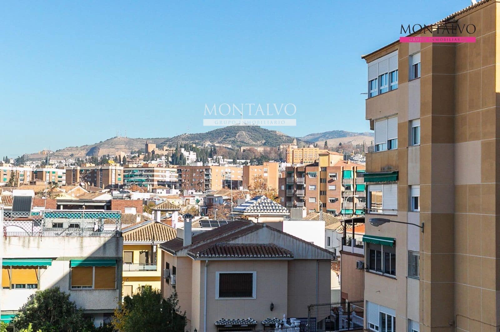 3 soveværelse Lejlighed til leje i Granada by - € 850 (Ref: 9398875)