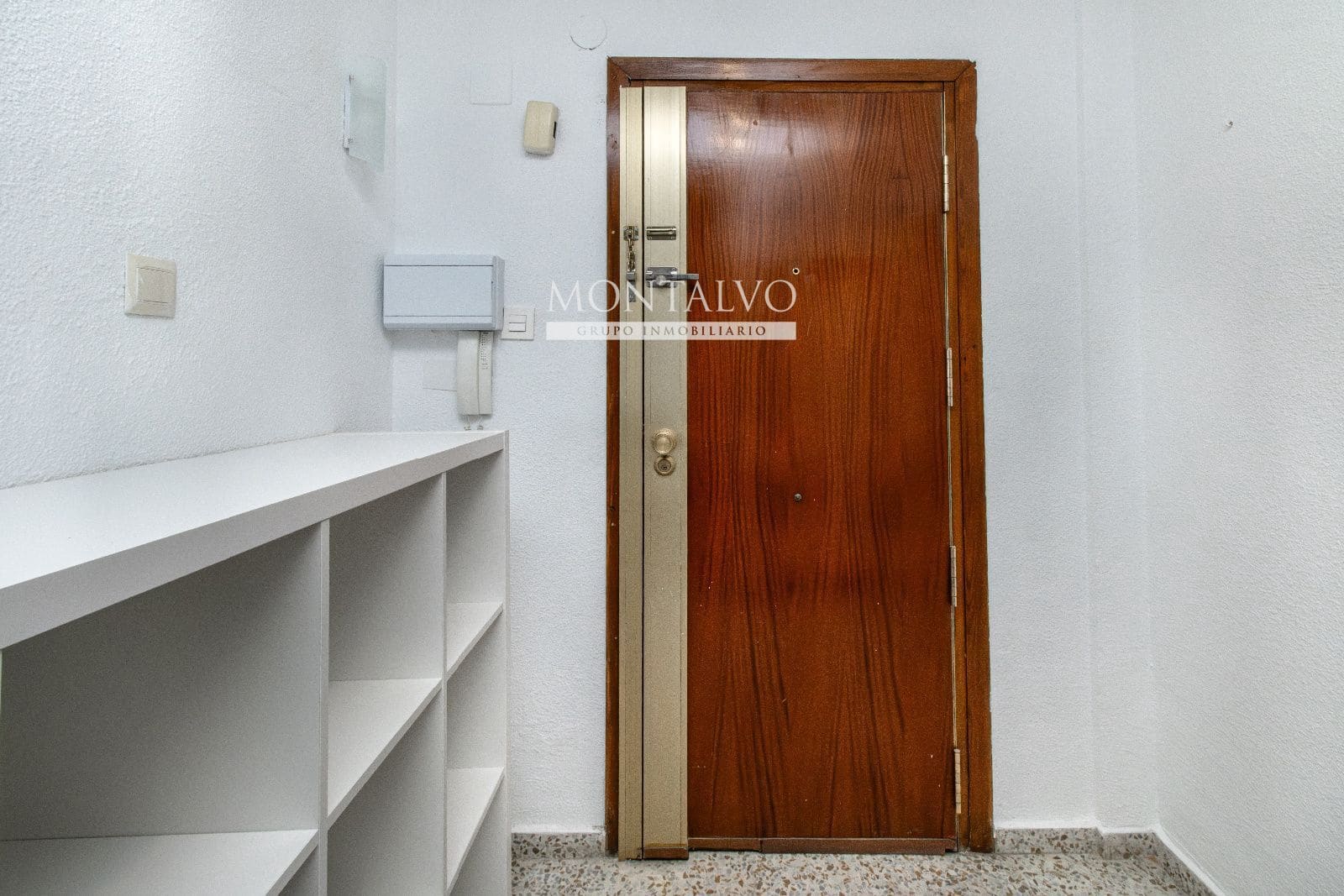4 slaapkamer Flat te huur in Granada stad - € 900 (Ref: 9398876)