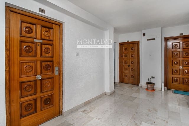 4 slaapkamer Flat te huur in Poligono Cartuja - La Paz, Granada stad - € 900 (Ref: 9398876)