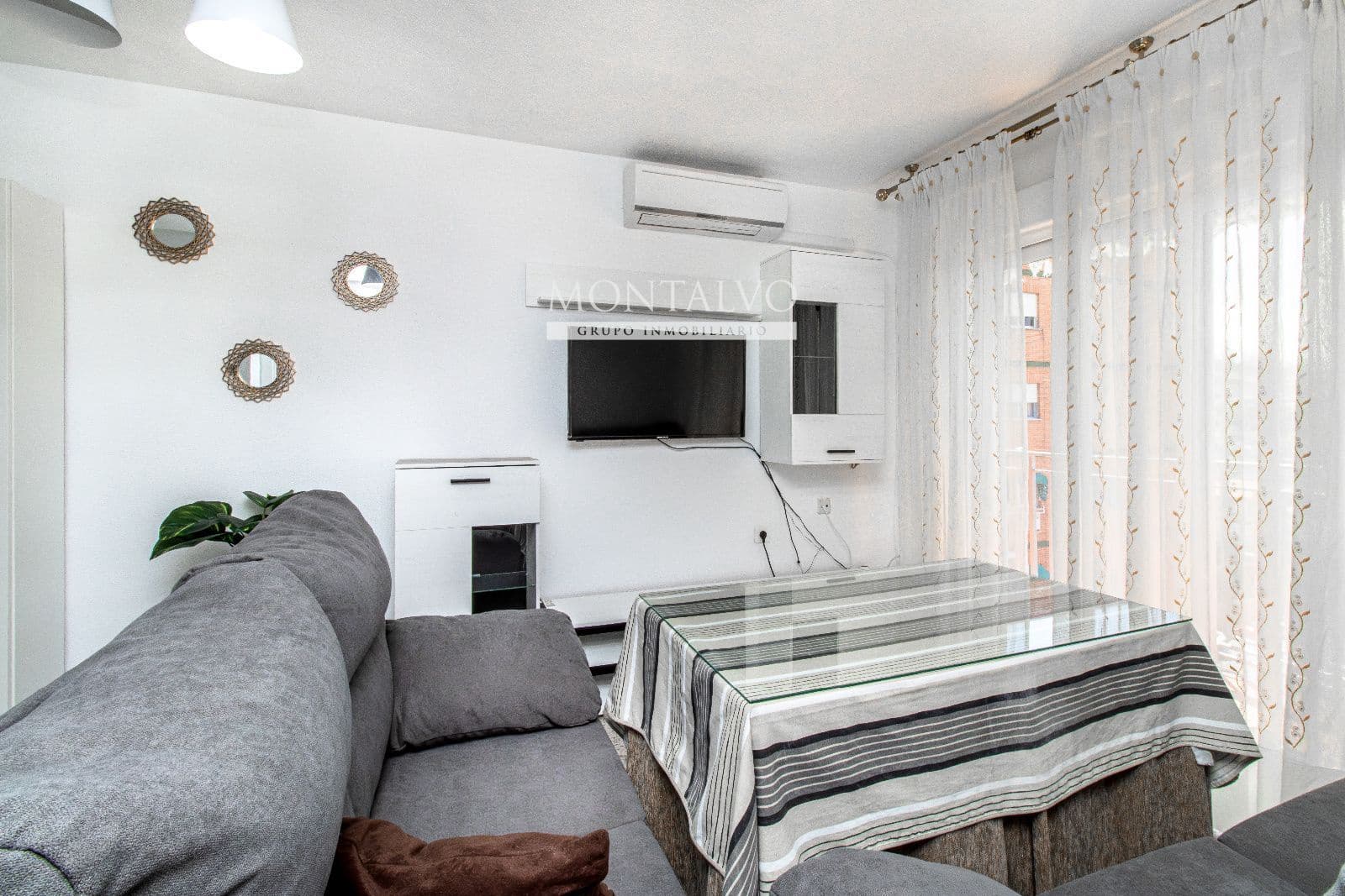 4 slaapkamer Flat te huur in Granada stad - € 900 (Ref: 9398876)