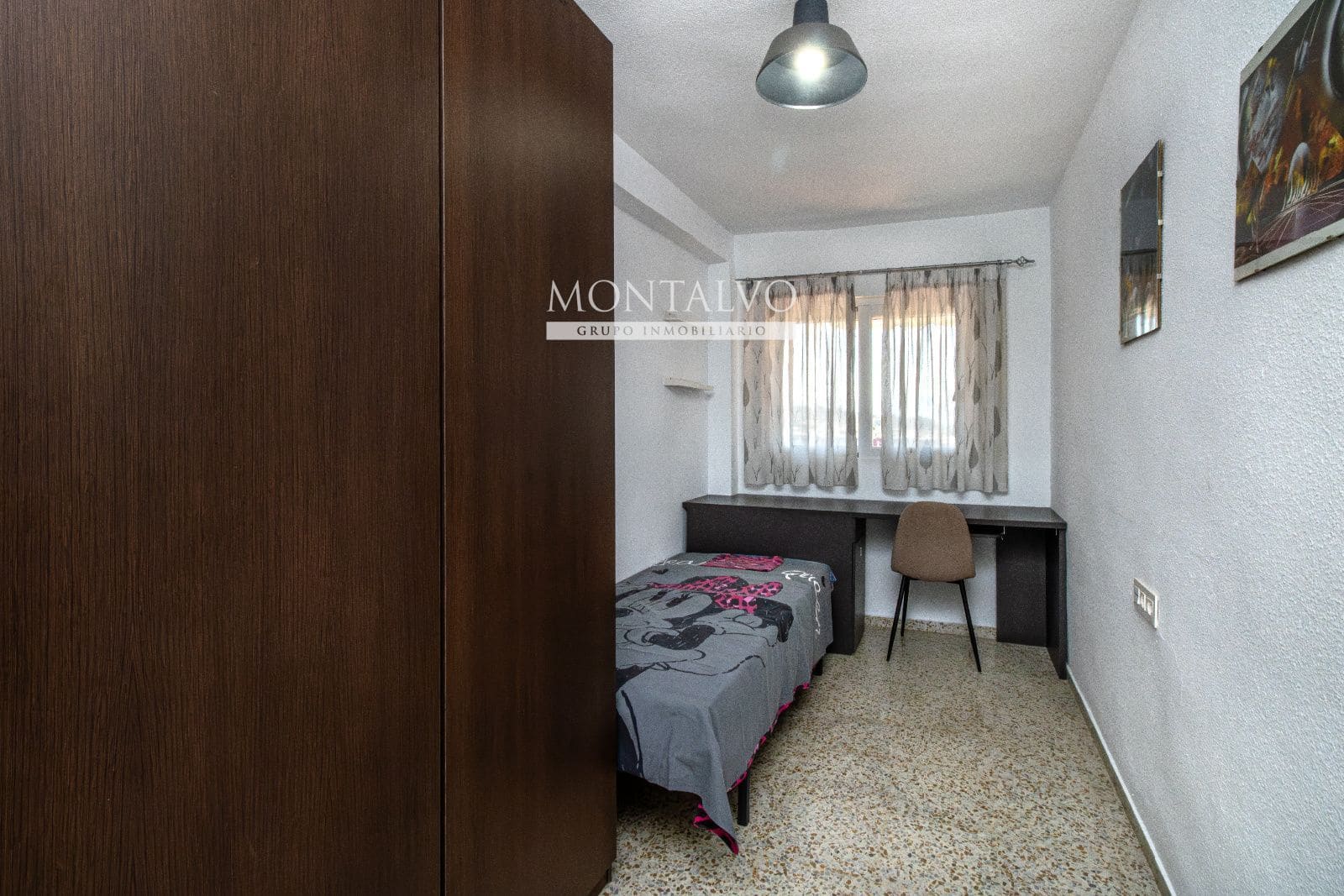 4 slaapkamer Flat te huur in Granada stad - € 900 (Ref: 9398876)