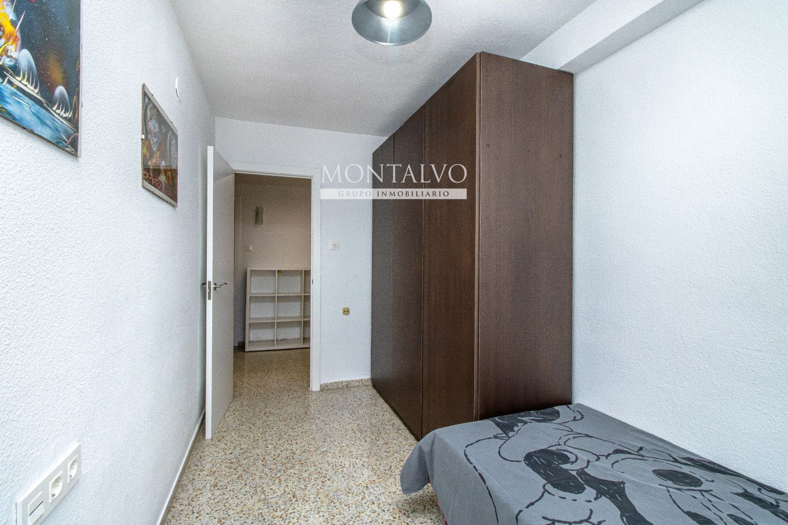 4 slaapkamer Flat te huur in Granada stad - € 900 (Ref: 9398876)