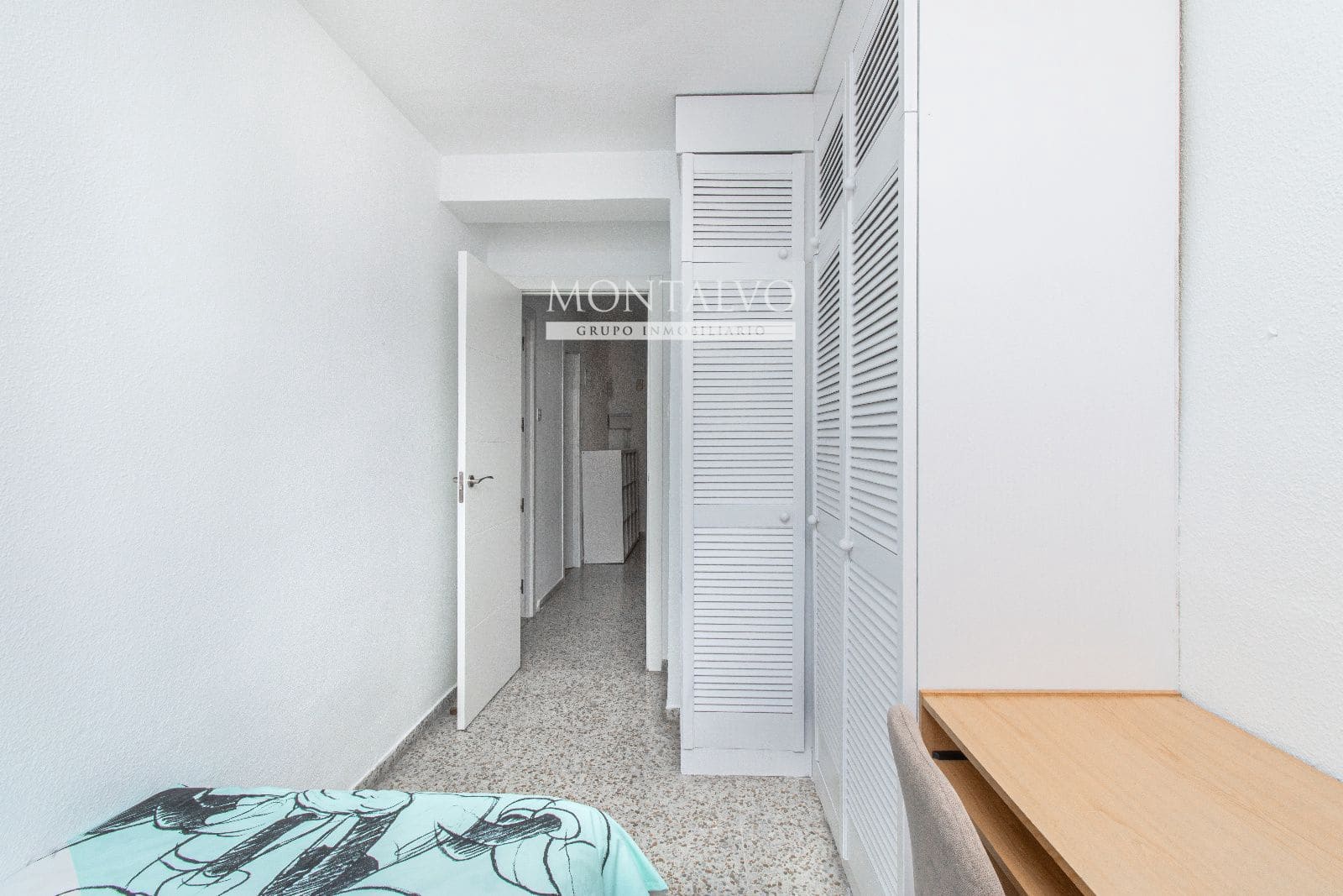 4 slaapkamer Flat te huur in Granada stad - € 900 (Ref: 9398876)