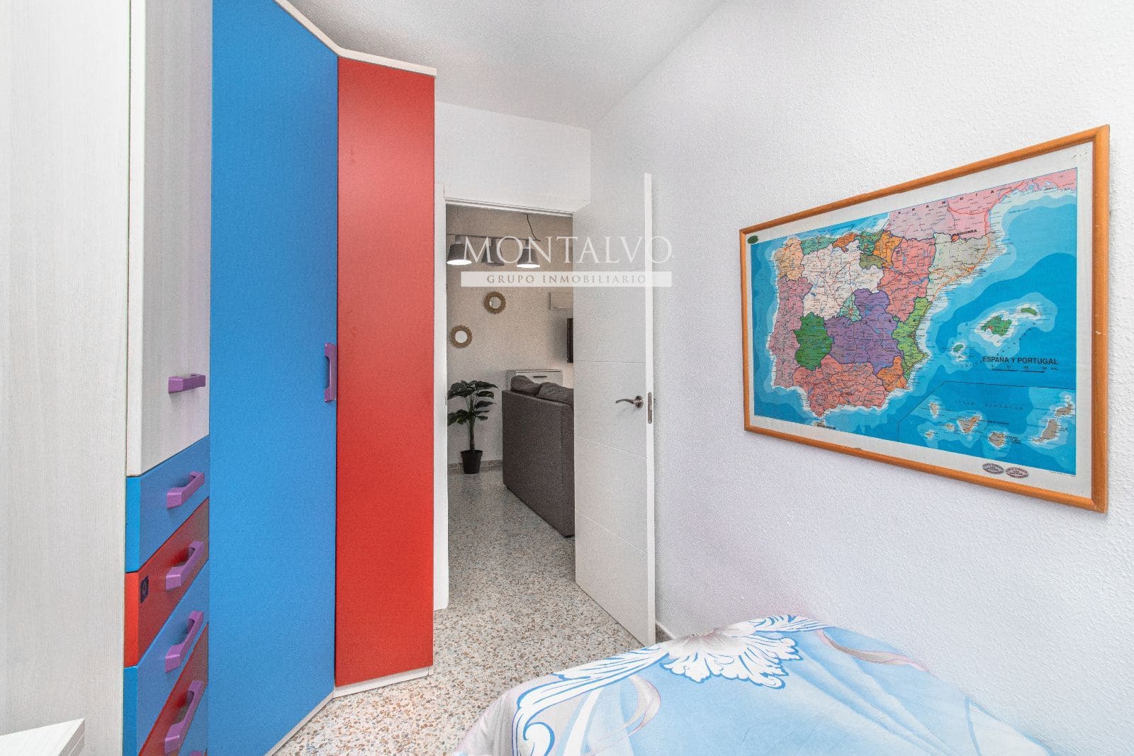 4 slaapkamer Flat te huur in Granada stad - € 900 (Ref: 9398876)