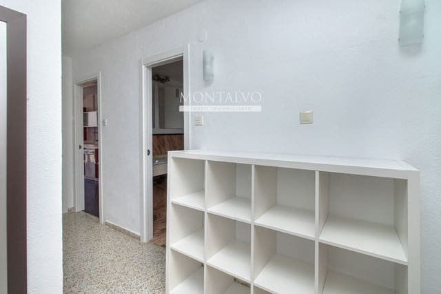 4 slaapkamer Flat te huur in Poligono Cartuja - La Paz, Granada stad - € 900 (Ref: 9398876)