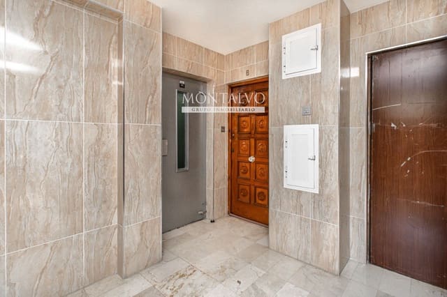 4 slaapkamer Flat te huur in Poligono Cartuja - La Paz, Granada stad - € 900 (Ref: 9398876)