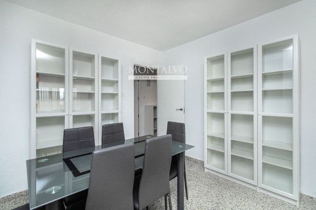 4 camera da letto Appartamento da affittare in Poligono Cartuja - La Paz, Granada città - 900 € (Rif: 9398876)