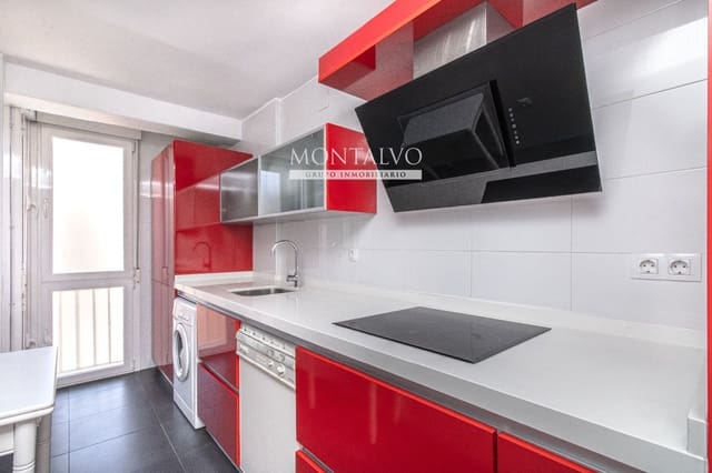 4 soverom Leilighet til leie i Poligono Cartuja - La Paz, Granada by - € 850 (Ref: 9398876)