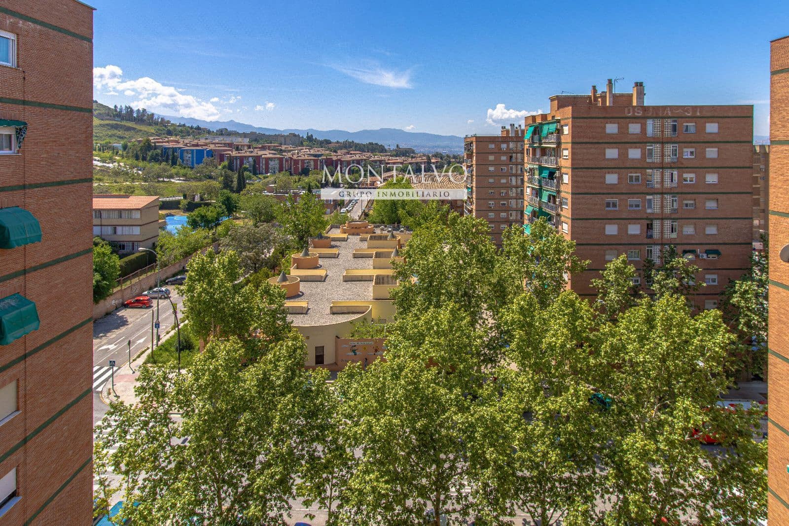4 slaapkamer Flat te huur in Granada stad - € 900 (Ref: 9398876)