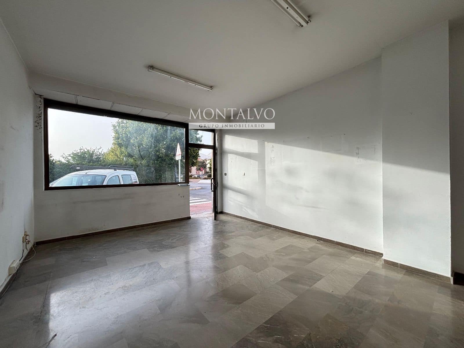 Commercieel te huur in Atarfe - € 400 (Ref: 9398877)