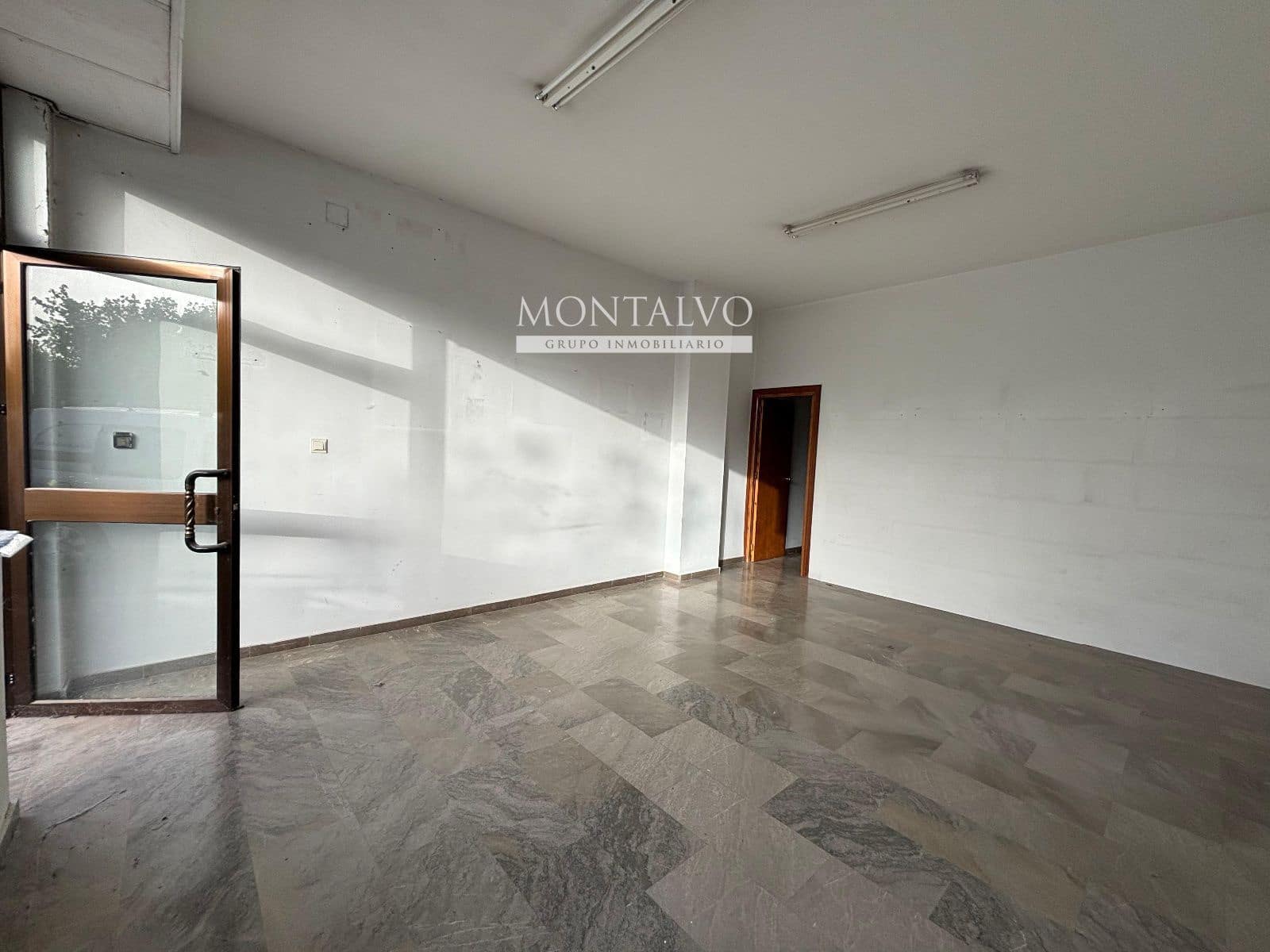 Commercieel te huur in Atarfe - € 400 (Ref: 9398877)