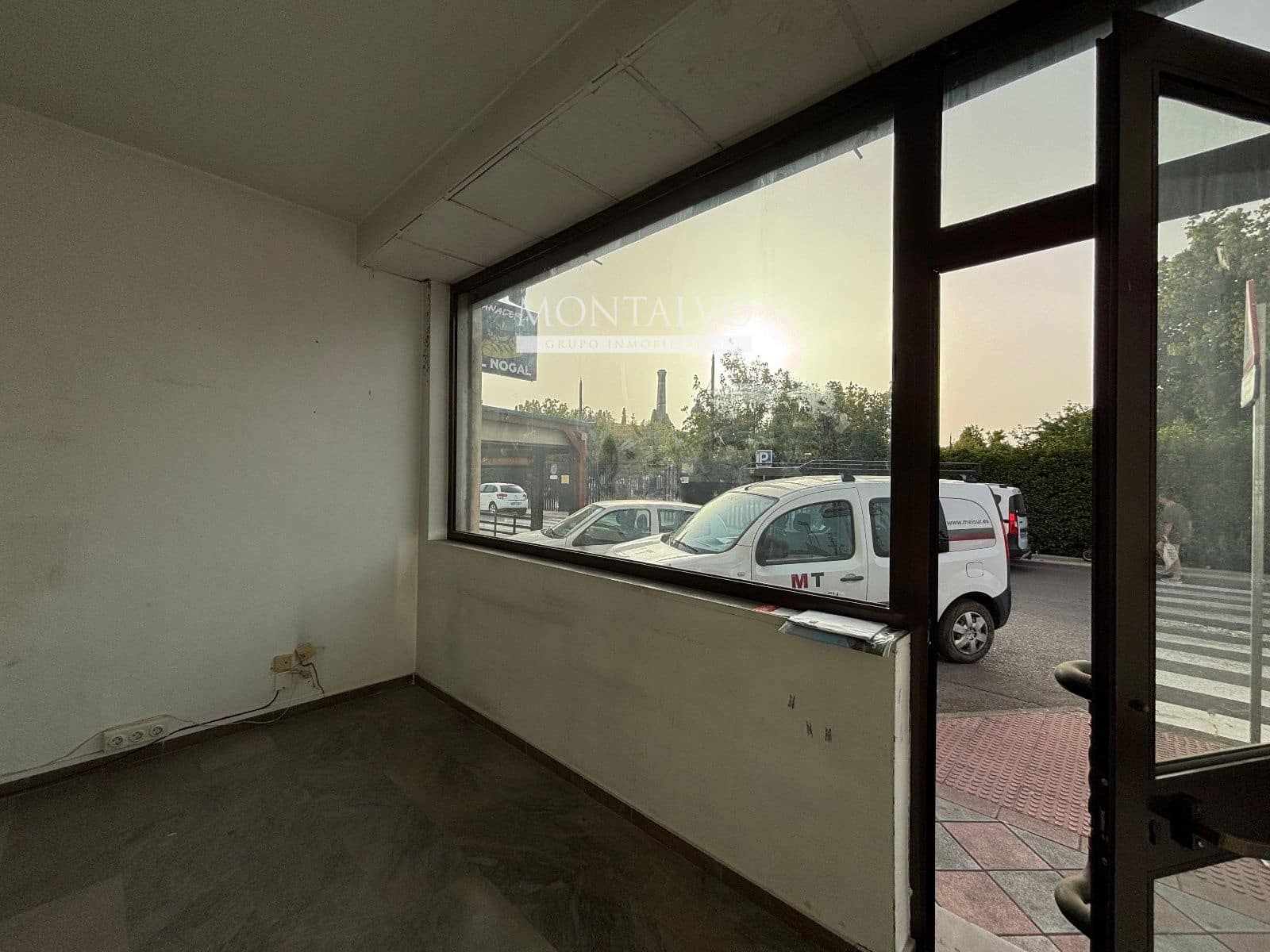 Commercieel te huur in Atarfe - € 400 (Ref: 9398877)