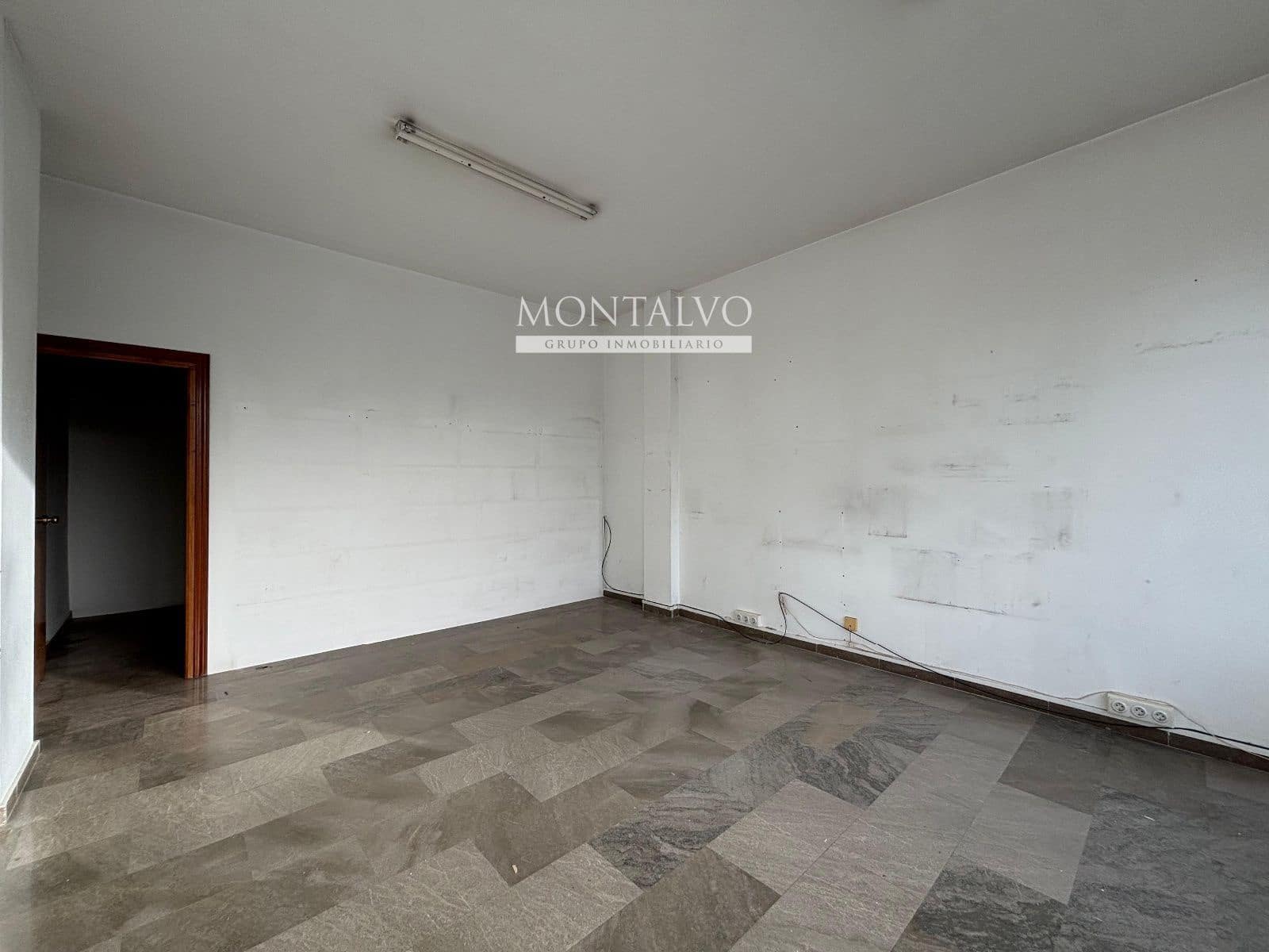 Commercieel te huur in Atarfe - € 400 (Ref: 9398877)