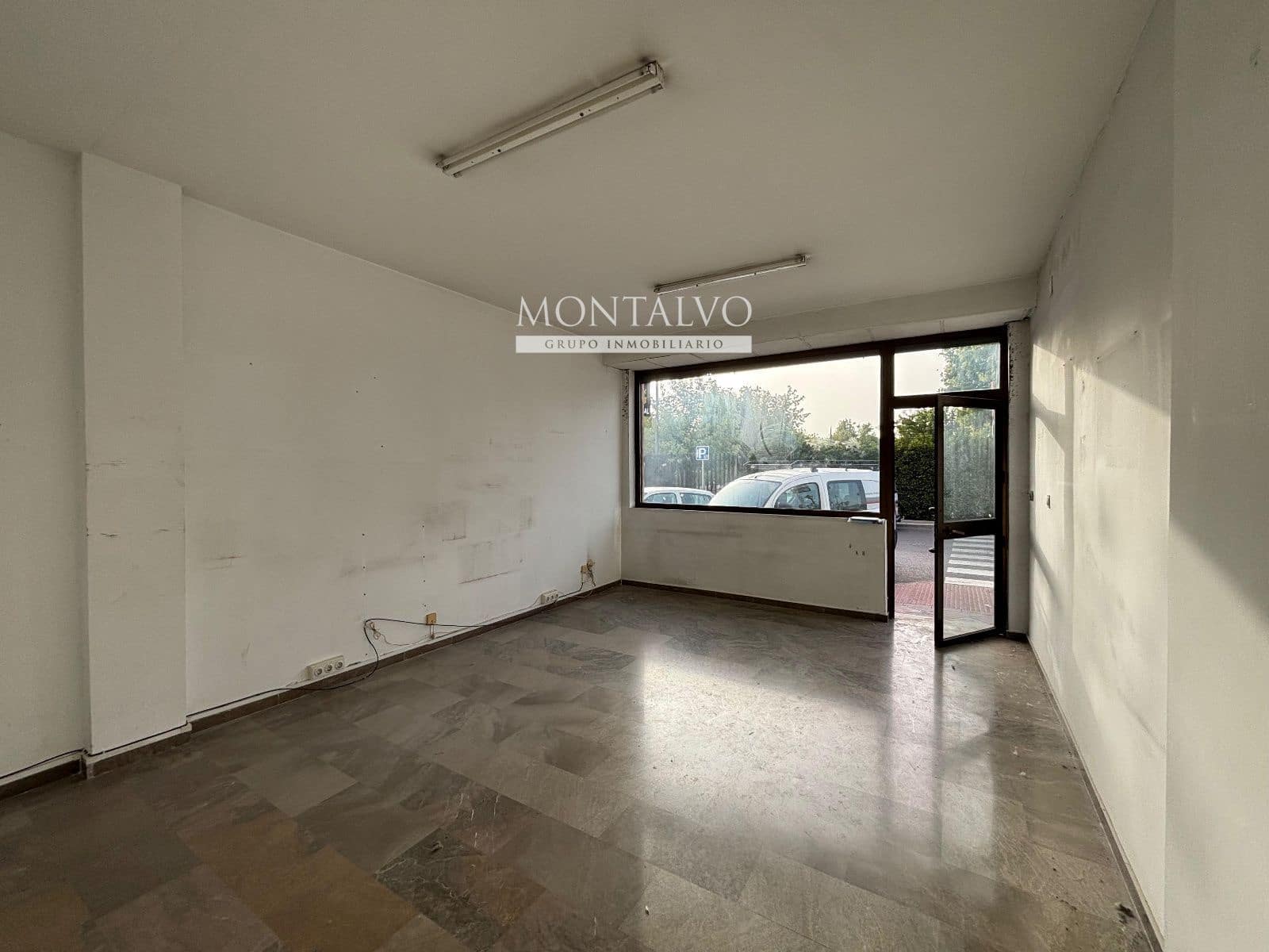 Commercieel te huur in Atarfe - € 400 (Ref: 9398877)