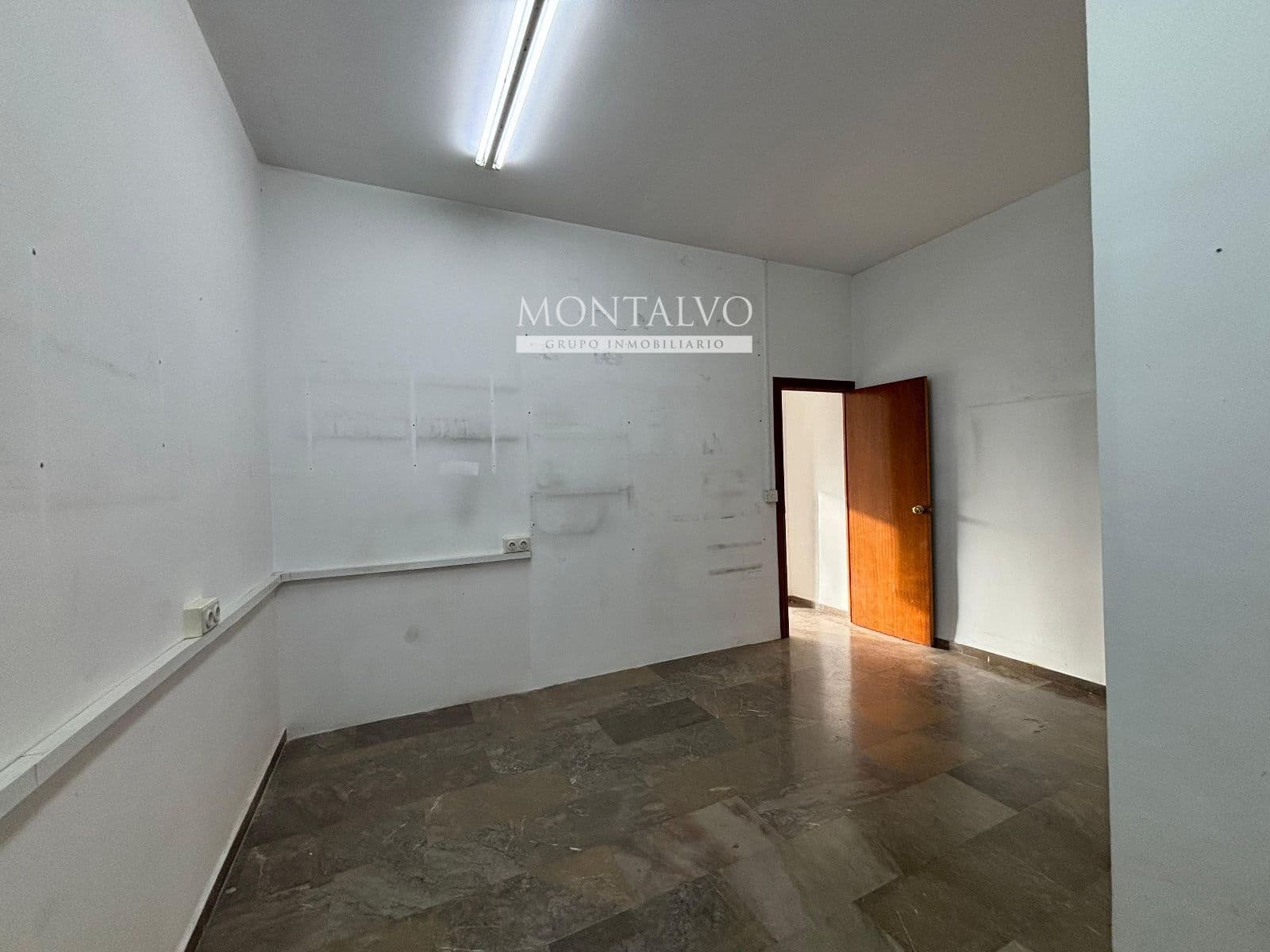 Commercieel te huur in Atarfe - € 400 (Ref: 9398877)