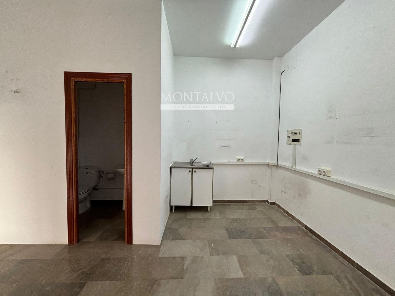 Commercieel te huur in Atarfe - € 400 (Ref: 9398877)