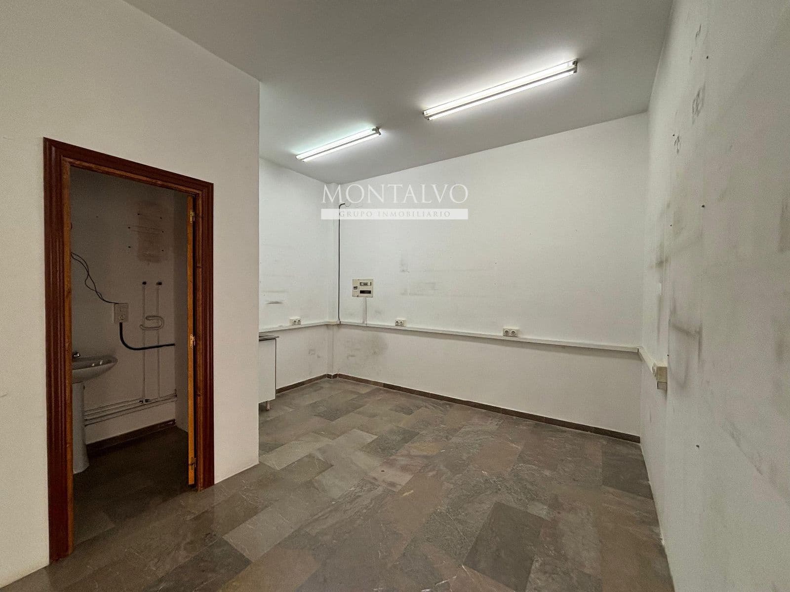 Commercieel te huur in Atarfe - € 400 (Ref: 9398877)