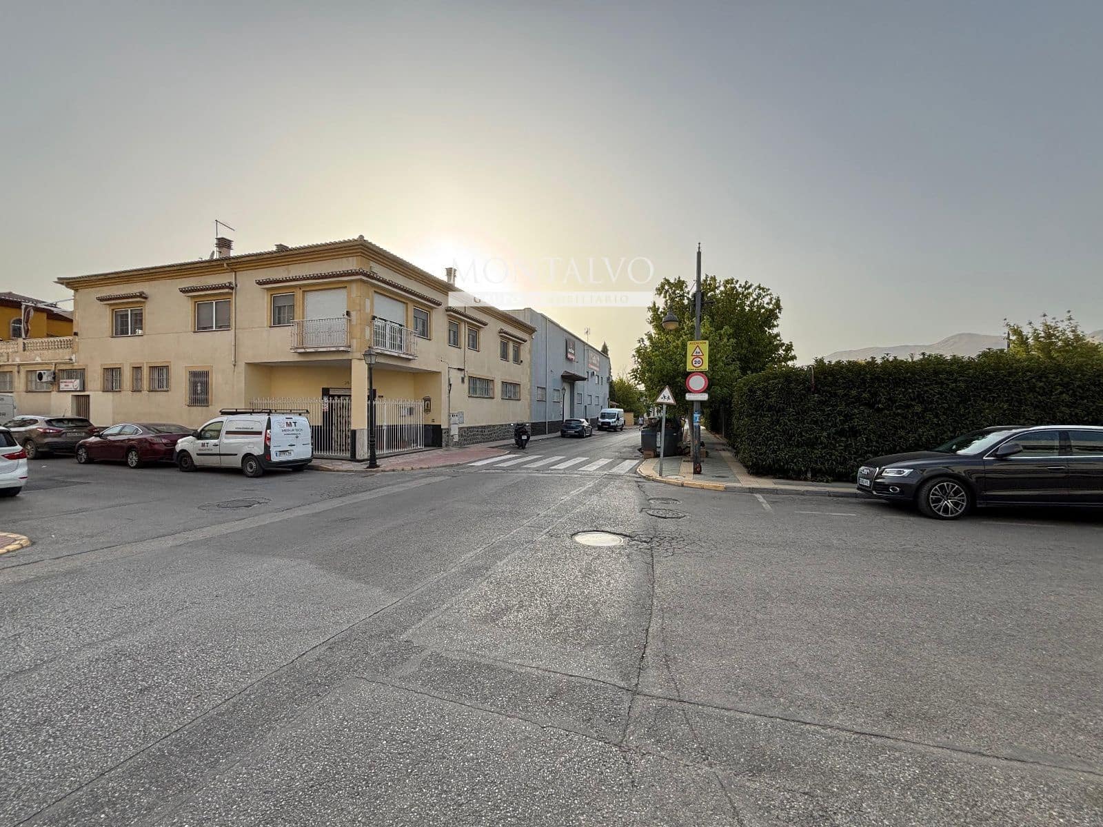 Commercieel te huur in Atarfe - € 400 (Ref: 9398877)